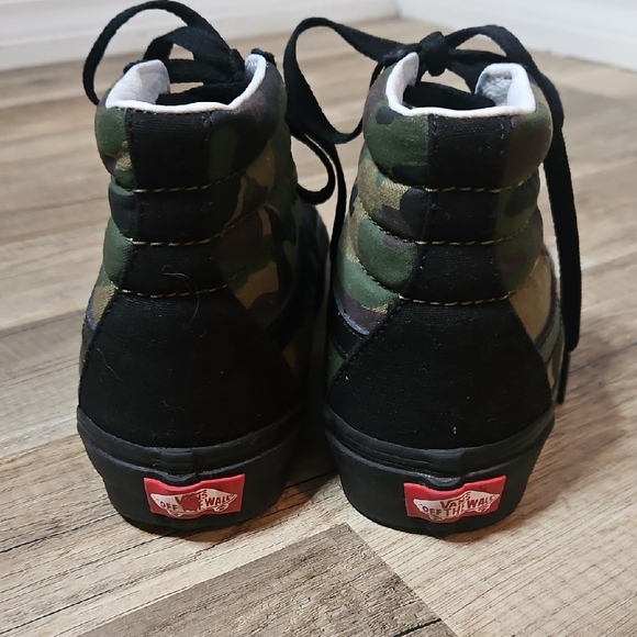 Vans Camo and Black High-Top Sneakers - Picture 4 of 6